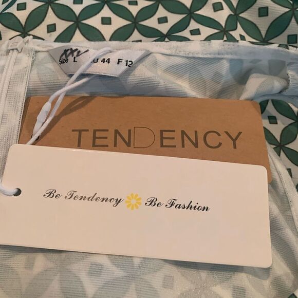 NWT Tendency Ladies Dress Green Patterned Buttoned Size Large Green White Summer - Picture 4 of 4